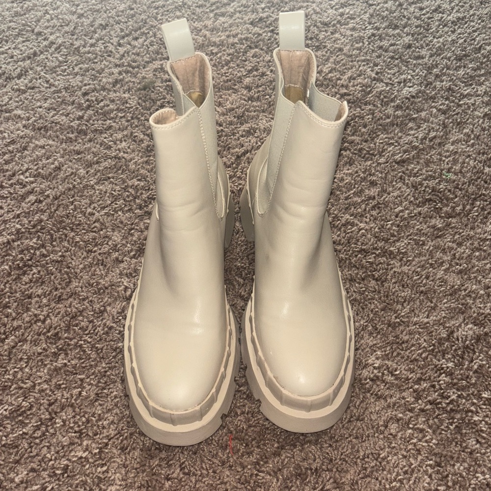 Women's Cream Chelsea Boots